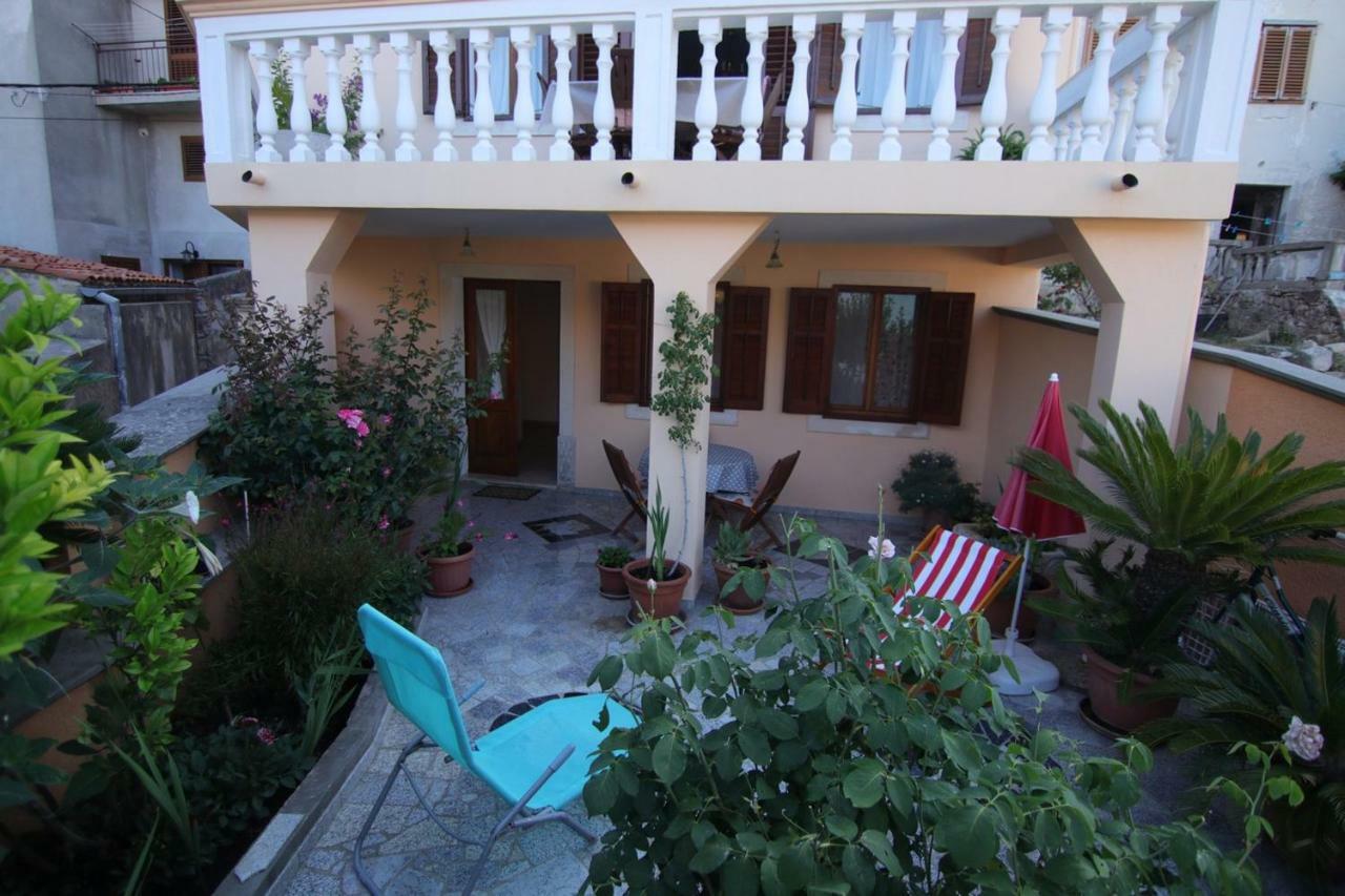App With A Lovely Patio Mali Lošinj Exterior foto