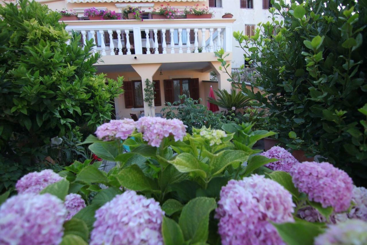 App With A Lovely Patio Mali Lošinj Exterior foto