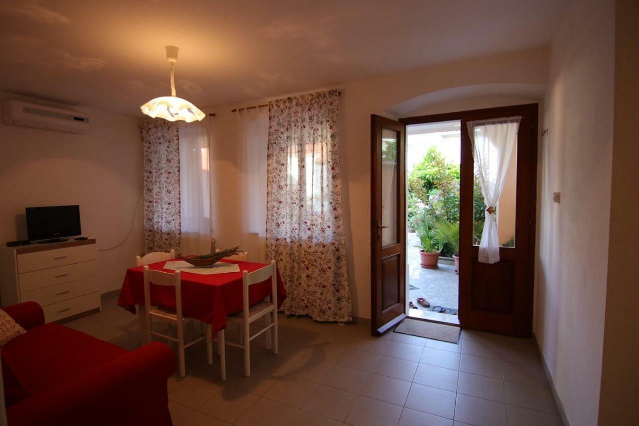 Apartamento App With A Lovely Patio Mali Lošinj Exterior foto